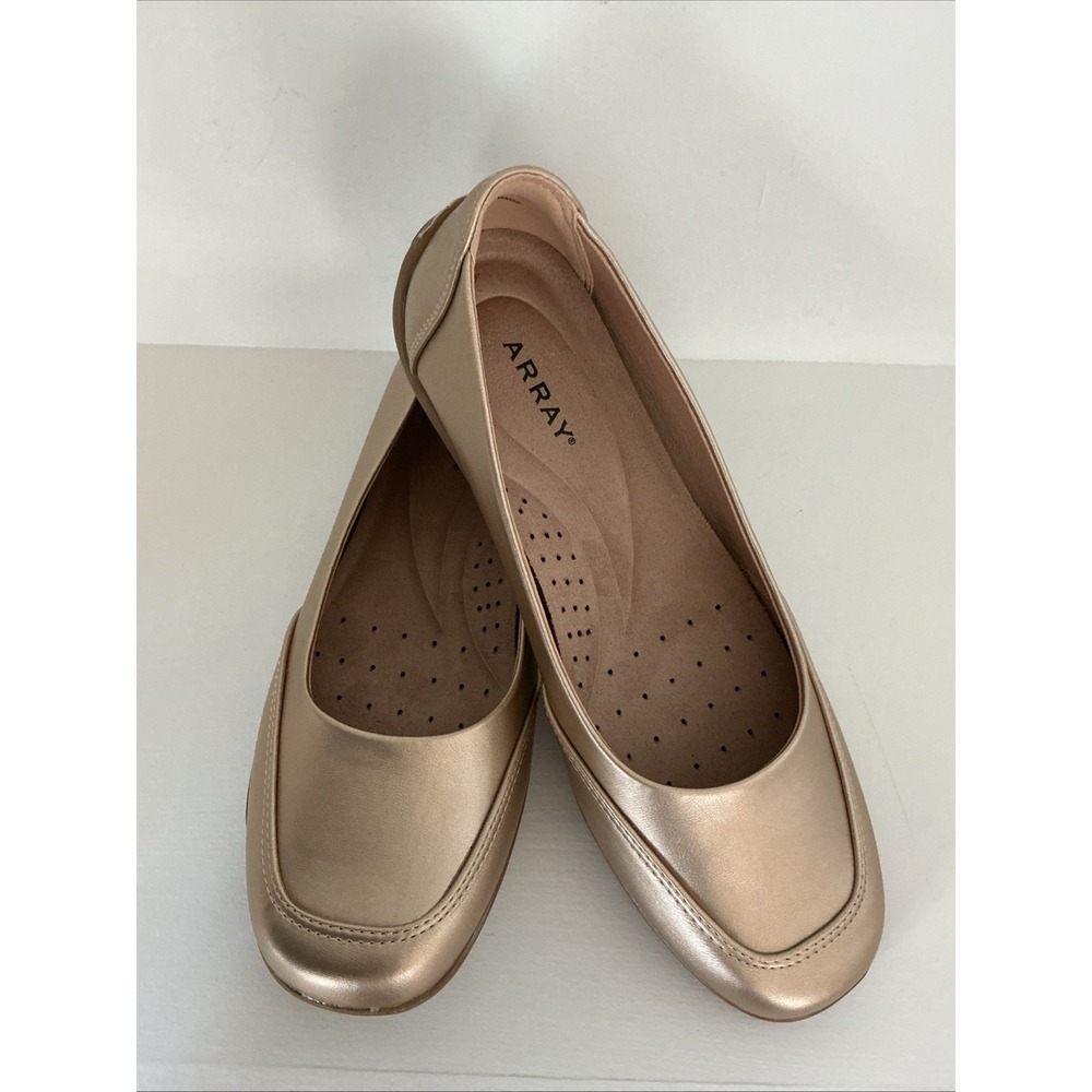 ARRAY Women's Cascade Flats Silver Slip On Size 8.5 Wide  Excellent Condition